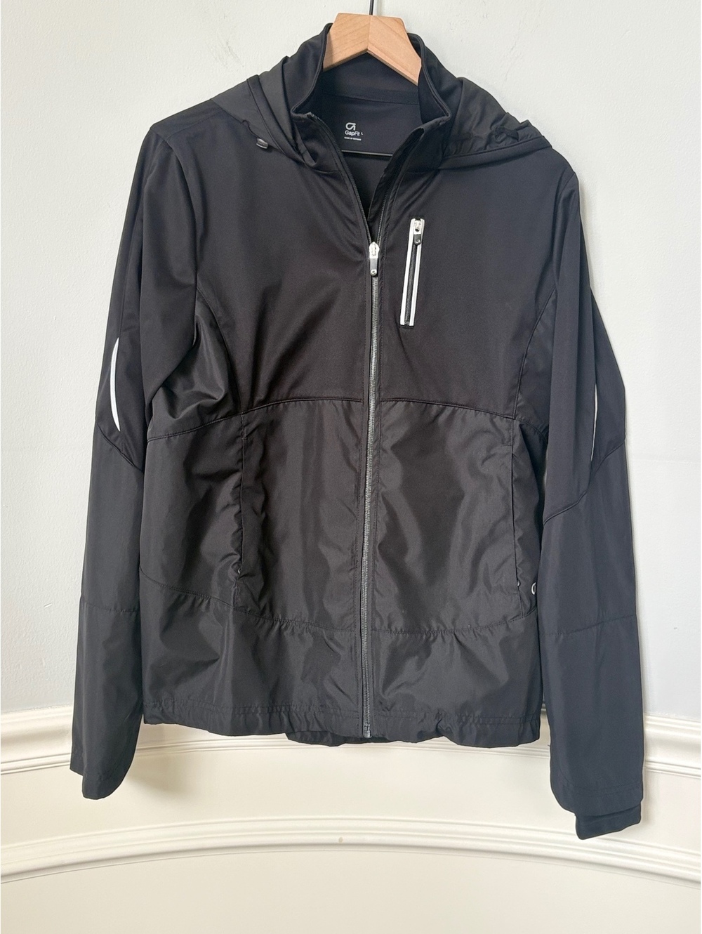 GapFit Lightweight Hooded Running Windbreaker Jacket - Black - Size Large